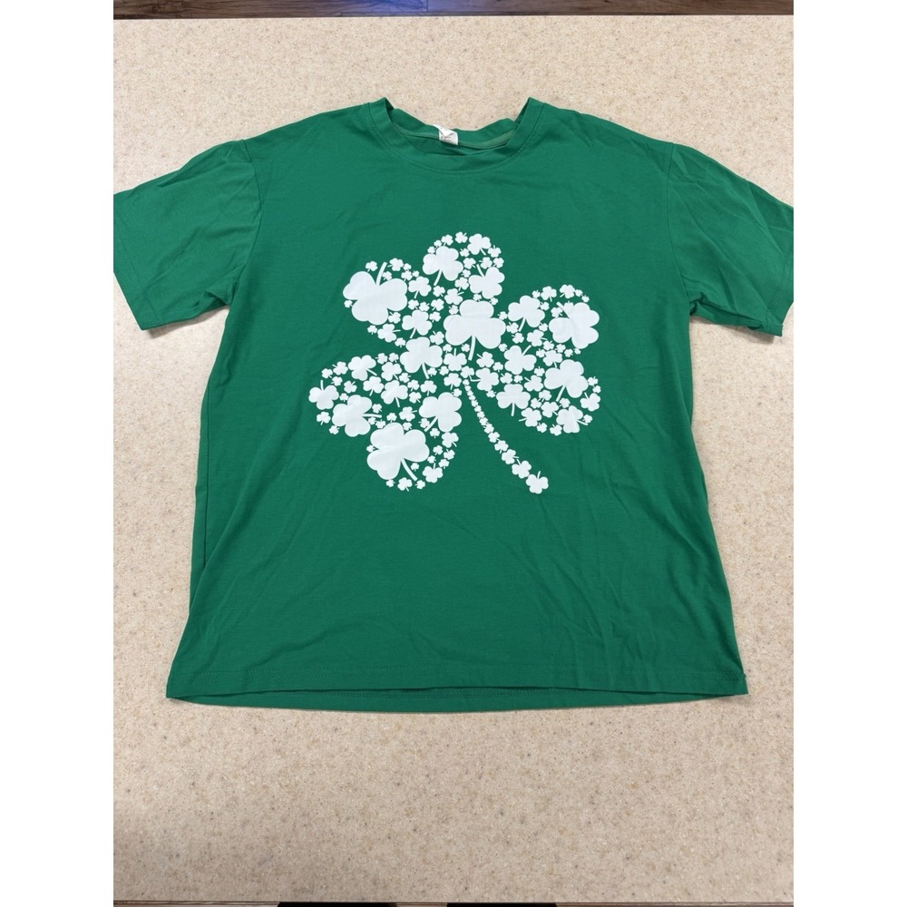 Green Shamrock Clover St Patrick's Day T-Shirt Large 100% Cotton Graphic Tee